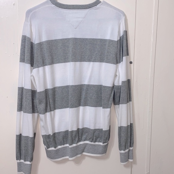 Tommy Hilfiger sweater. Size medium and fits true to size, only been worn twice - Picture 2 of 3
